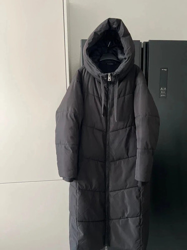 Schöner langer wintermantel